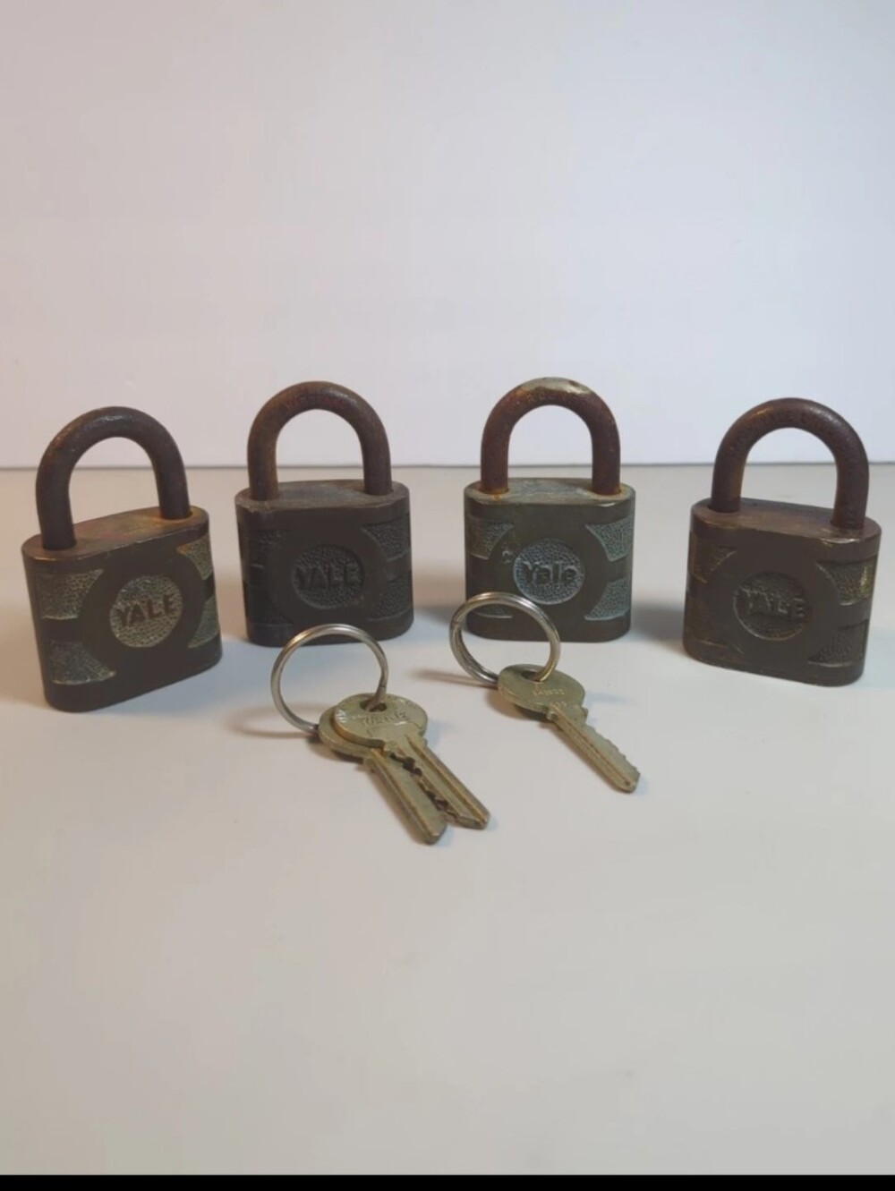 LOT OF 4 Vintage Yale Brass Padlocks w/ 3 Keys Hardened Shackle USA Lock
